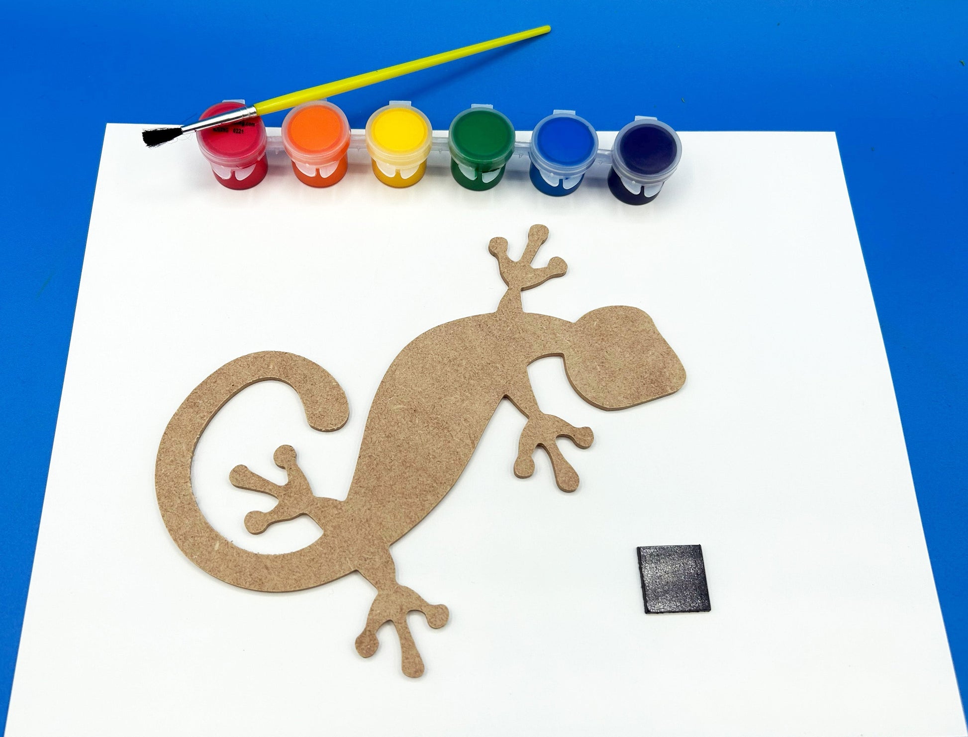 Wooden salamander magnet