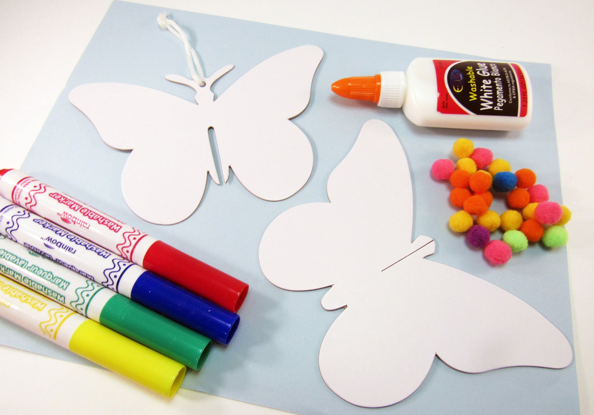3-dimensional butterfly art project - Ivy Kids Educational Activity Kit featuring the book Gotta Go! Gotta Go! by Sam Swope and over 10 art, literacy, math, and science activities inspired by the story. Learn about monarch butterflies. Perfect kit for spring.